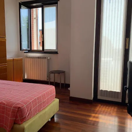 아파트 Near Como, Charming With Fireplace *